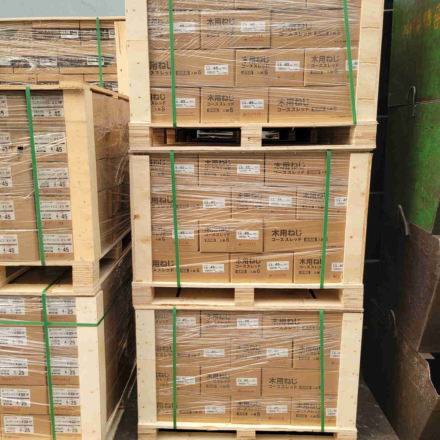 For oppbevaring av skrueprodukter