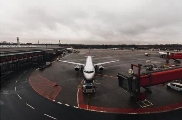 Globalt marked for flyfestemidler vil nå 12,80 milliarder innen 2030